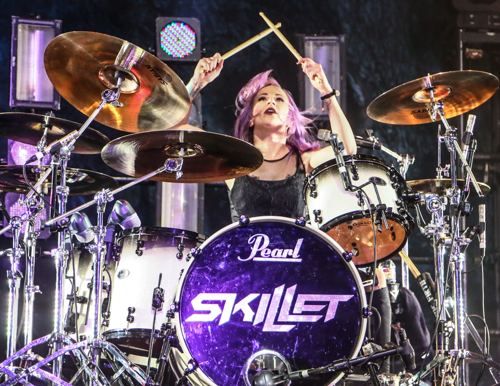 Jen Ledger - Banda Skillet